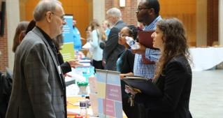 students talk to counseling agencies